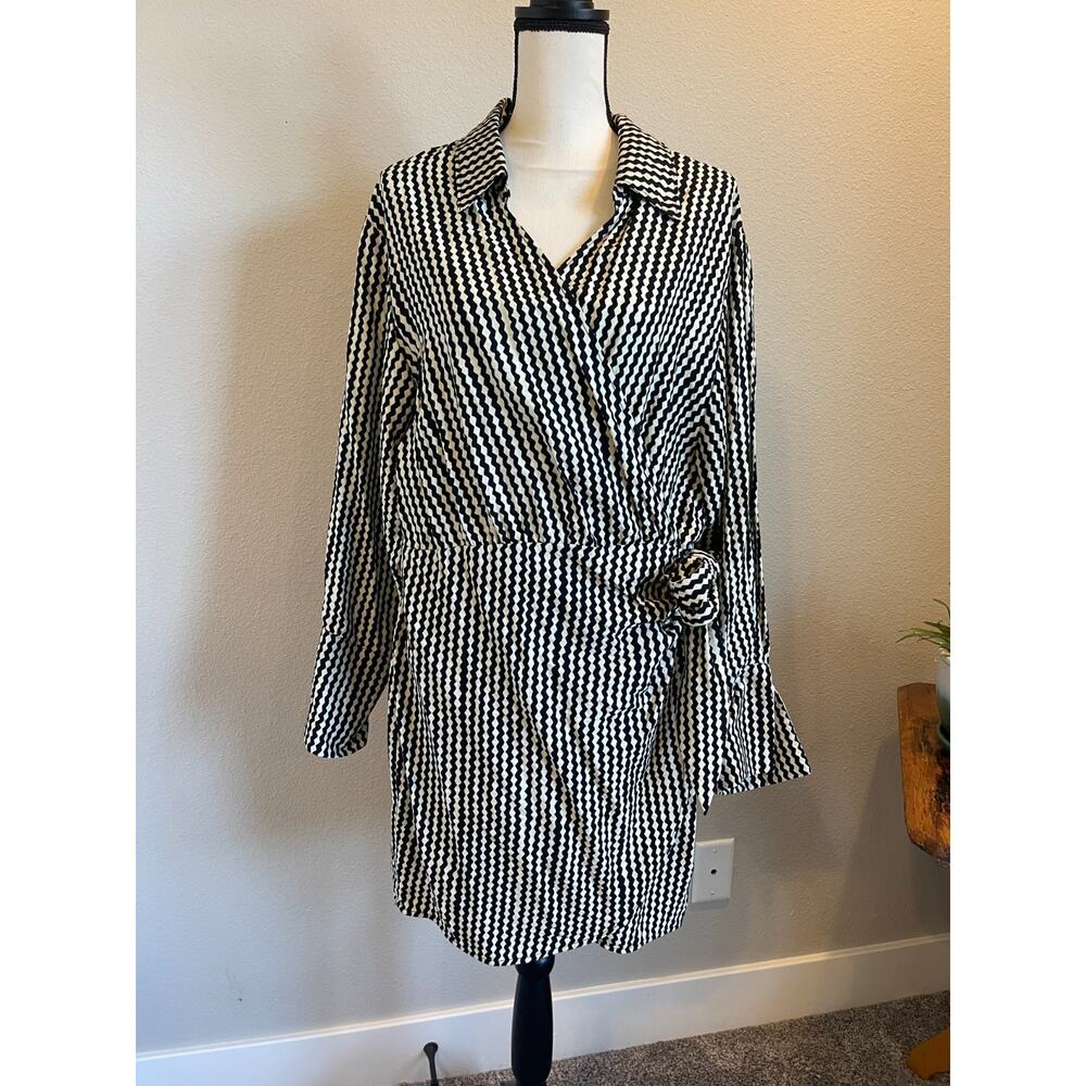 H&M Women's Wrap Shirt Dress Black Cream Zig-zag Size XL